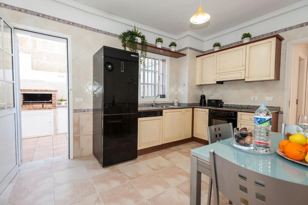 Villa Vanesa Luxury Private Villa With A Heated Pool, 4 Bedrooms And 4 Bathrooms Costa Adeje  Buitenkant foto